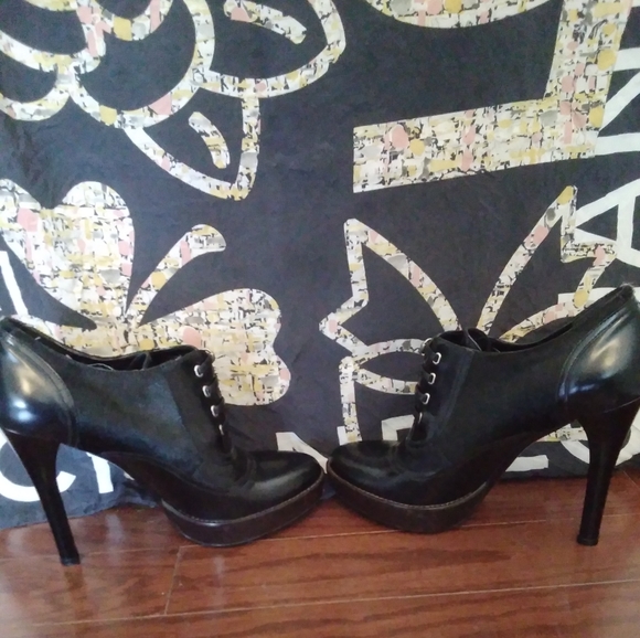 Gucci Leather Bootie Leather with Mohair - Picture 11 of 15